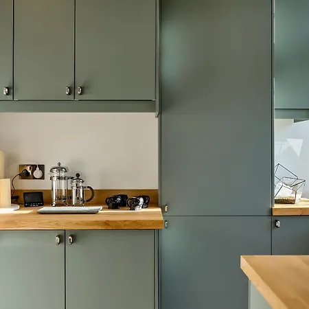 Hayy Grand 3-bedroom Lägenhet *