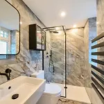 Апартаменты Hayy Grand 3-bedroom Харрогейт